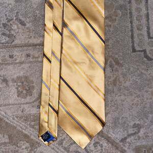 Roundtree & Yorke Collegiate 100% Silk Gold Striped Necktie MADE IN USA
